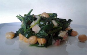 Espinacas Salteadas Con Jamón Y Garbanzos
