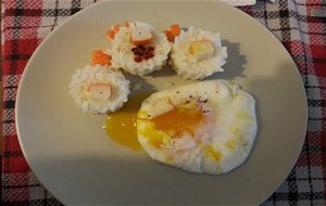 Arroz Blanco Con Huevos De Oca Al Vapor.
