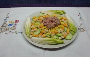 Ensalada De Endivia, Pepino Y Quesos.
