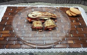 Sándwich De Berenjena, Tomate, Salmón Ahumado Y Queso.
