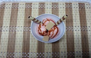 Helado  De Yogur, Fresas , Piña  Y Albaricoque.
