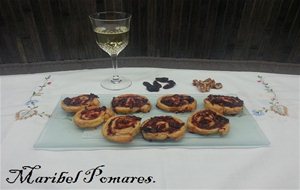 Palmeritas De Hojaldre Con Pimiento Caramelizado, Nueces Y Pasas.

