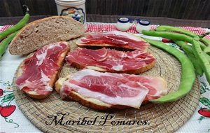 Pan O Tostas Con Tomate,jamón Serrano Y Habas.
