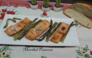 Salmón Al Horno Con Espárragos A La Plancha.
