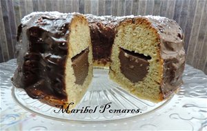 Bundt Cake De Torta De Magdalena Relleno De Crema De Chocolate.
