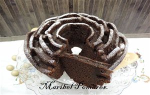 Bundt Cake Con Galletas De Chocolate Rellenas De Chocolate.
