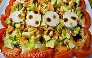 Ensalada De Aguacate Y Salmón
