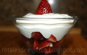 Fresas Con Crema De Queso O Falsa Nata
