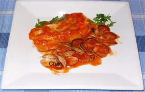 Bacalao Con Tomate, Almejas Y Gambas
