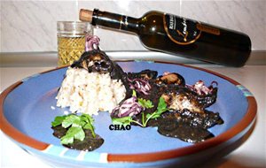 Chipirones Con Salsa De Tinta De Sepia Y Arroz.
