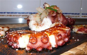 Pulpo A La Parrilla Con Cachelos.
