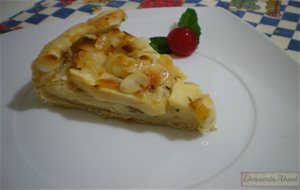 Tarta De Manzana Con Pasas Y Romero
