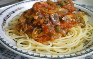 Spaguettis Puttanesca
