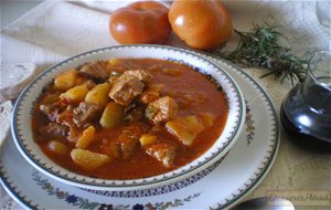 Gulash (magyar Gulyás)
