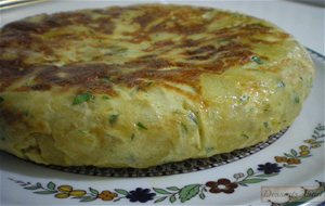Tortilla De Patatas Con Cebollas Y Pimientos
