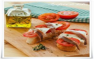 Tosta De Queso Fresco Y Anchoas
