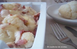 Coliflor Con Nata Y Beycon.
