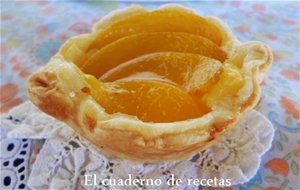 Pastelitos De Hojaldre Y Melocotón
