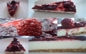 Tarta De Queso Con Cobertura De Mermelada De Mora.
