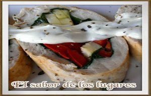 Rollitos De Pollo Y Verduras Con Salsa De Queso.
