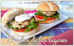 Mini Hamburguesas De Atún Con Rúcula Y Alioli Suave.
