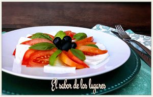 Ensalada Caprese Con Queso Fresco.
