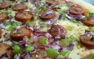 Pizzas Caseras (vegetariana Y Pizza Con Salchichas Ahumadas)
