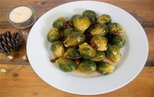 Costillas De Cerdo Al Horno Con Ensalada Templada De Coles De Bruselas
