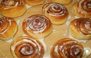 Rollos De Canela O Cinnamon Rolls
