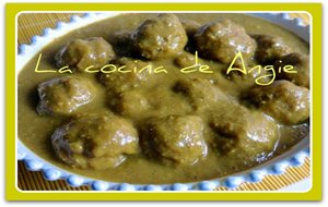 Albóndigas En Salsa De Curry Y Cacahuetes
