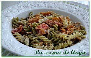 Ensalada De Pasta Y Pollo Con Salsa De Anchoas
