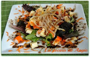 Ensalada De Brotes, Gouda Y Surimi
