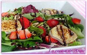 Ensalada De Fresas Y Queso De Cabra
