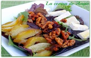 Ensalada De Peras Caramelizadas Y Nueces Especiadas
