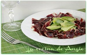 Aguacate Con Jamón Ibérico
