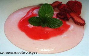 Mousse De Fresa Con Coulis De Frambuesa
