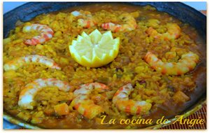 Paella Con Ajetes Y Langostinos
