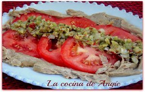 Tomate Y Ventresca Con Vinagreta De Encurtidos
