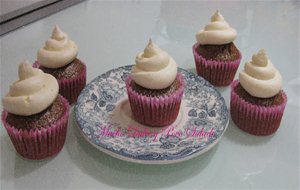 Cupcake De Coca-cola Con Crema De Caramelo
