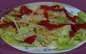 Ensalada Con Pimientos Del Piquillo Y Queso
