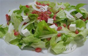 Ensalada Con Granada Y Queso
