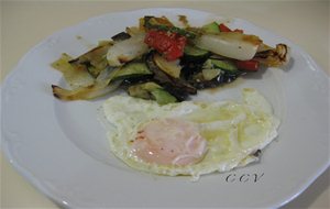 Verduras Al Horno Con Huevo Frito
