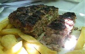 Bifteki, Hamburguesas Griegas Rellenas De Queso (cocina Griega)
