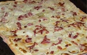 Flammkuchen ("pizza" Alemana)
