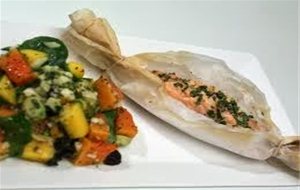 Salmón A La Naranja Con Gambas En Papillote
