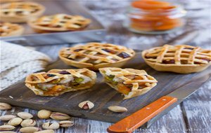 Mini Pasteles De Cerdo Con Pistachos Y Albaricoques Secos
