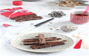 Turrón De Chocolate Negro Con Frutas Confitadas Y Pipas
