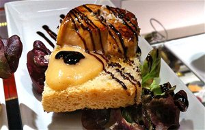 Tosta De Foie Plancha Con Compota De Manzana