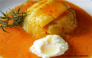 Iglú Relleno De Merluza Y Gambas En Salsa De Piquillos