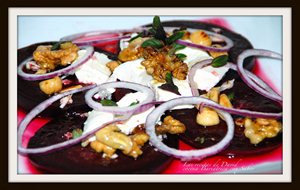 Ensalada De Remolacha Con Queso De Cabra, Nueces Y Piñones
